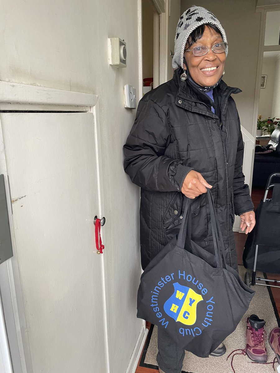 WHYCNunhead's tweet photo. Some more of our happy #olderfriends with their #GoodyBags! #thanks for supporting this @UnitedStSaviour #ConnectedatChristmas https://t.co/FzsLUy4BWf