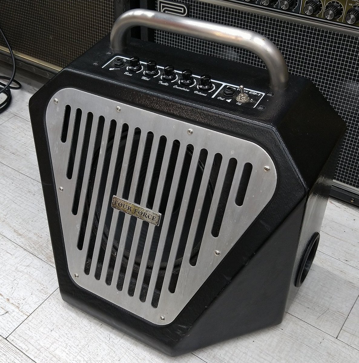 1484_shinjuku's tweet photo. 【1階中古アンプNEWS】
#FOURFORCE EM-1 ギターアンプをお値下げいたしました!!
樹脂製の多面体キャビネットを持つ独特なルックスのコンボ・アンプです。
お値段税込6,160円にて!!この機会をお見逃しなく。
https://t.co/KM2d0cVjp8 https://t.co/ViIWcS7fzZ