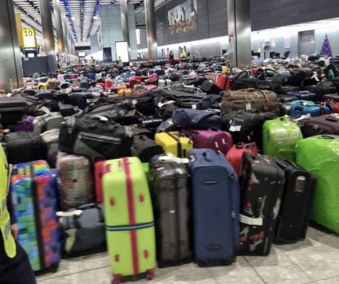 richbainb's tweet photo. @British_Airways @HeathrowAirport I appreciate you have been searching for our bags for over 24hrs. Here's a clue as to where they are!! https://t.co/jm2E7XbEQF