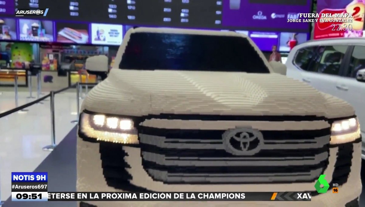 Tel__TV's tweet photo. El próximo reto de #LEGOMasters, replicar un coche con más de 400 mil piezas 😂😂😂 @RobertoLealG #Aruseros697. https://t.co/tZbkGp1T6O