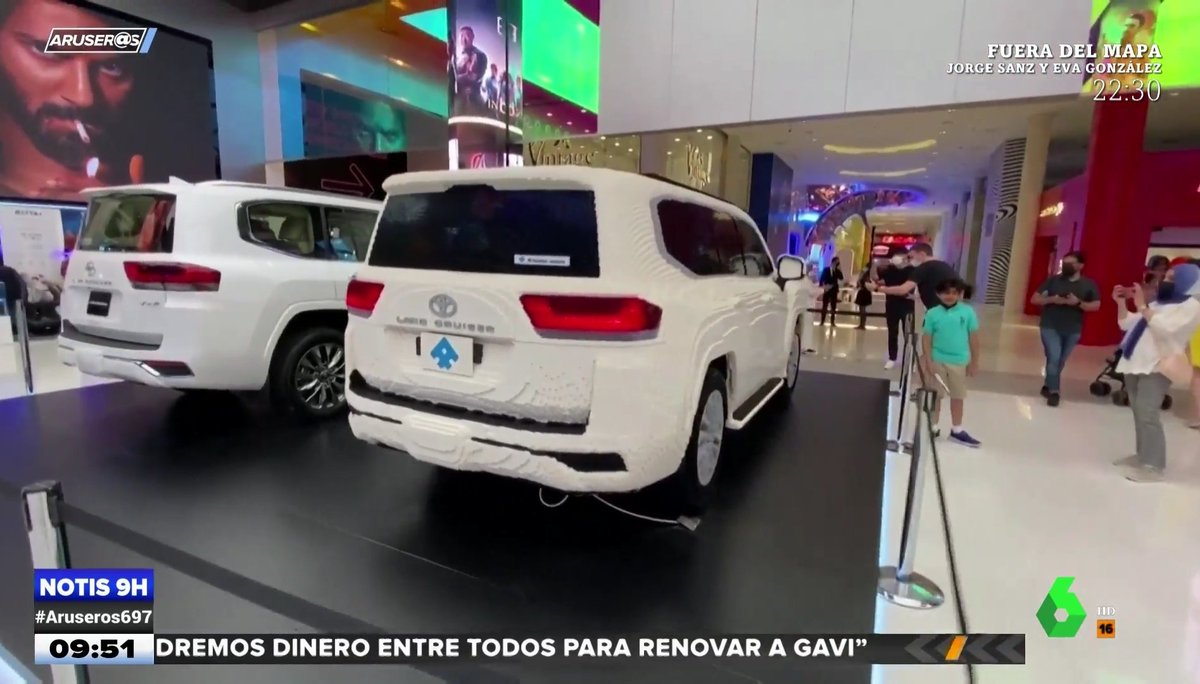 Tel__TV's tweet photo. El próximo reto de #LEGOMasters, replicar un coche con más de 400 mil piezas 😂😂😂 @RobertoLealG #Aruseros697. https://t.co/tZbkGp1T6O