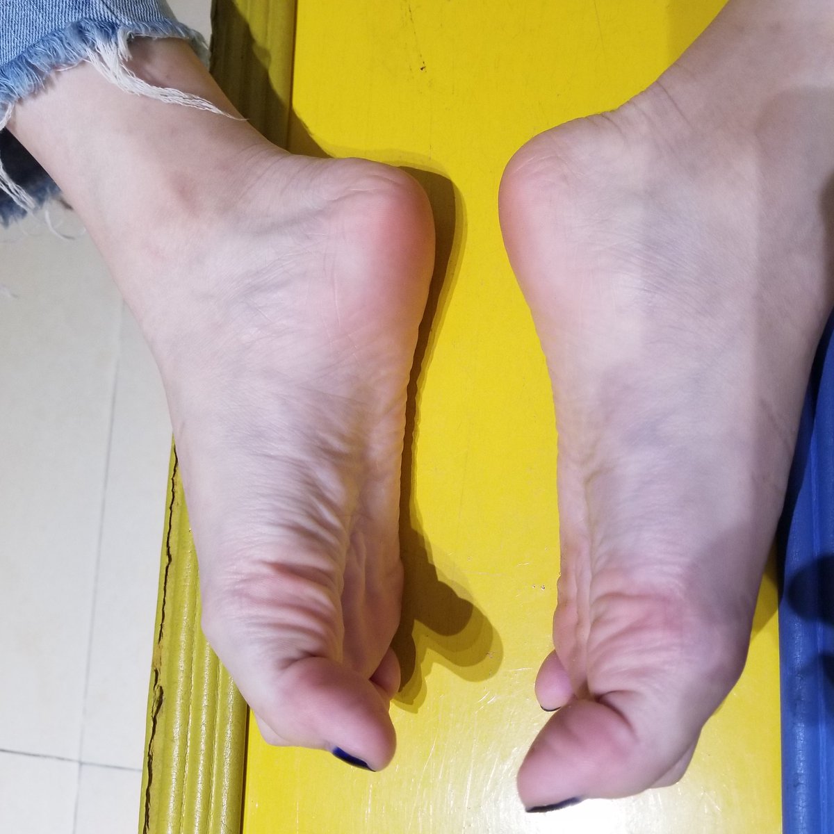 linglingya520's tweet photo. 还是喜欢干净的感觉
#玉足 #美脚 #足控 #足交 https://t.co/p2W06miiDG