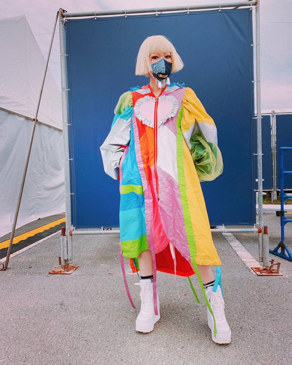 SingSingRabbit's tweet photo. Really loved this outfit by Leaf Xia matched with the denim mask I hand made worn at Okinawa International Film Festival’s performance….
#singsingrabbit #girlwithmask #designmask #cytus2 #okinawa #cuteoutfit #colorfuloutfit #desingerbrand #leafxia https://t.co/urspXhUZQH