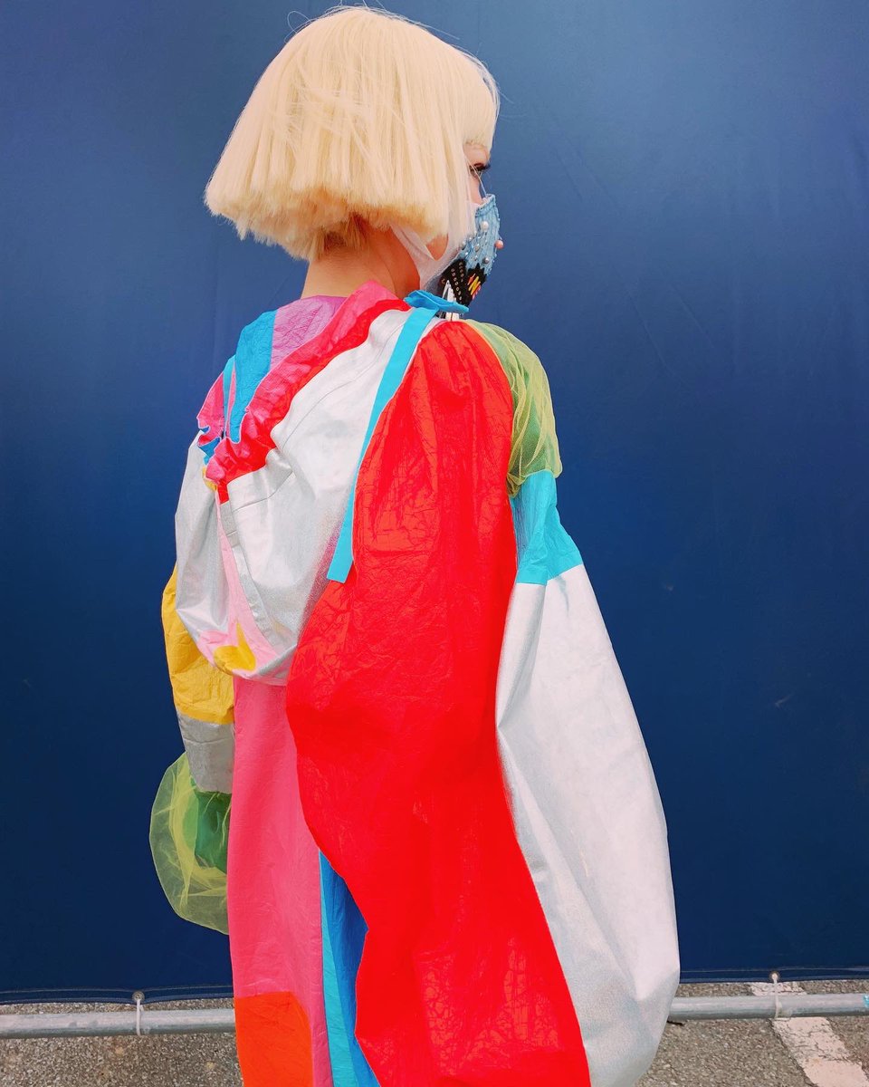 SingSingRabbit's tweet photo. Really loved this outfit by Leaf Xia matched with the denim mask I hand made worn at Okinawa International Film Festival’s performance….
#singsingrabbit #girlwithmask #designmask #cytus2 #okinawa #cuteoutfit #colorfuloutfit #desingerbrand #leafxia https://t.co/urspXhUZQH