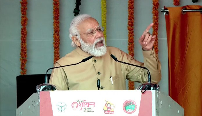 kpmaurya1's tweet photo. उत्तर प्रदेश में विकास के लिए, महिलाओं के सशक्तिकरण के लिए जो काम हुआ है, वो पूरा देश देख रहा है।

अभी मुझे यहां मुख्यमंत्री कन्या सुमंगला योजना की 1 लाख से ज्यादा लाभार्थी बेटियों के खातों में करोड़ो रूपये ट्रांसफर करने का सौभाग्य मिला।

- मा. पीएम श्री @narendramodi जी https://t.co/nxBBtMixvP