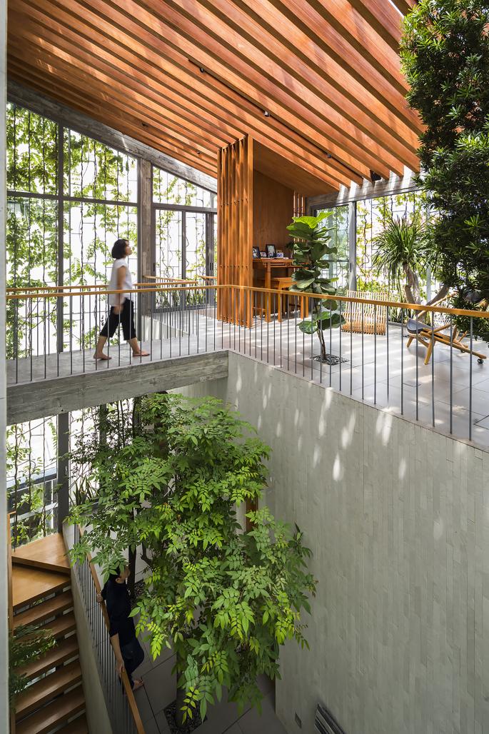 WACommunity's tweet photo. Stepping Park House in Vietnam by @VTNArchitects wins the WA Awards in the 39th Cycle: https://t.co/viUdF9mhDC #WAawards #Vietnam https://t.co/lHsWDZXf10