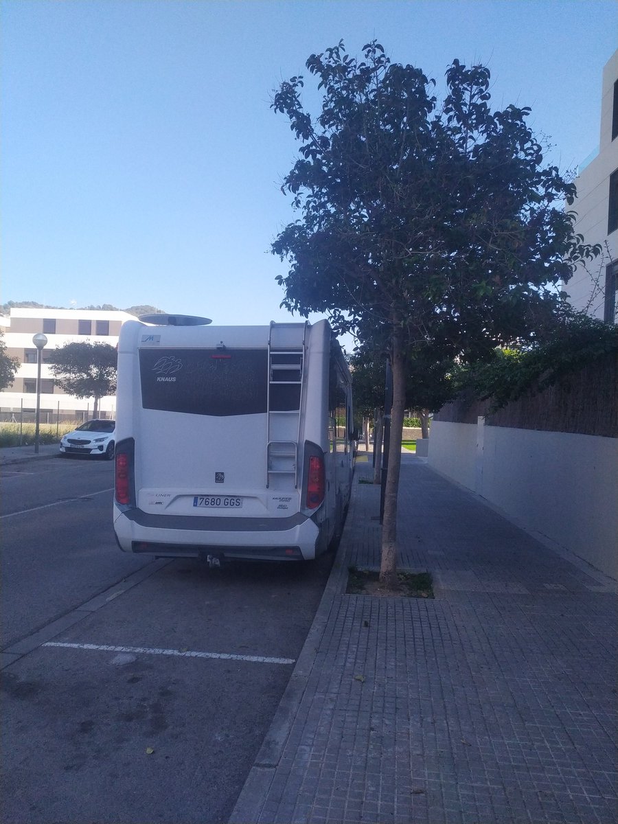 SitgesSVS's tweet photo. És això cert @policiaSitges @AjSitges ?? .. A peu de carrer sí es veu manca d'agents i infraccions comeses com aquestes fotos d'ahir a la vila, @JoseTendero_EMS https://t.co/q4LbbFaBeF