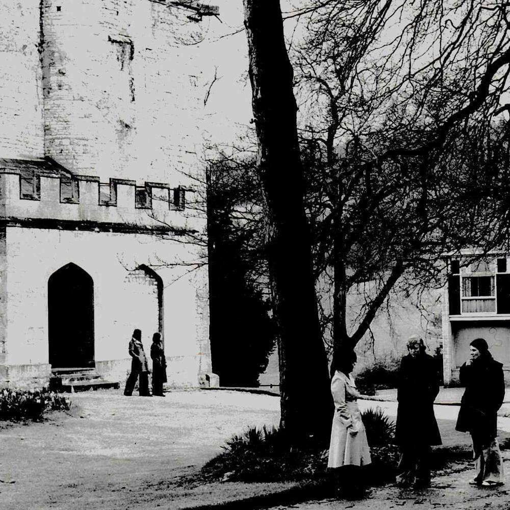 As we continue with our campaign to award Honorary Education Degrees to eligible alumni, we'd like to shine a light on the amazing work of our education alums.

Read our touching story of David and his wife and author Pat Moon. #BathSpaProud

 bathspa.ac.uk/news-and-event…