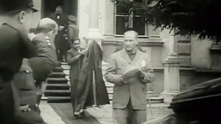 91 yıl önce bugün...
#Atatürk #Edirne de...