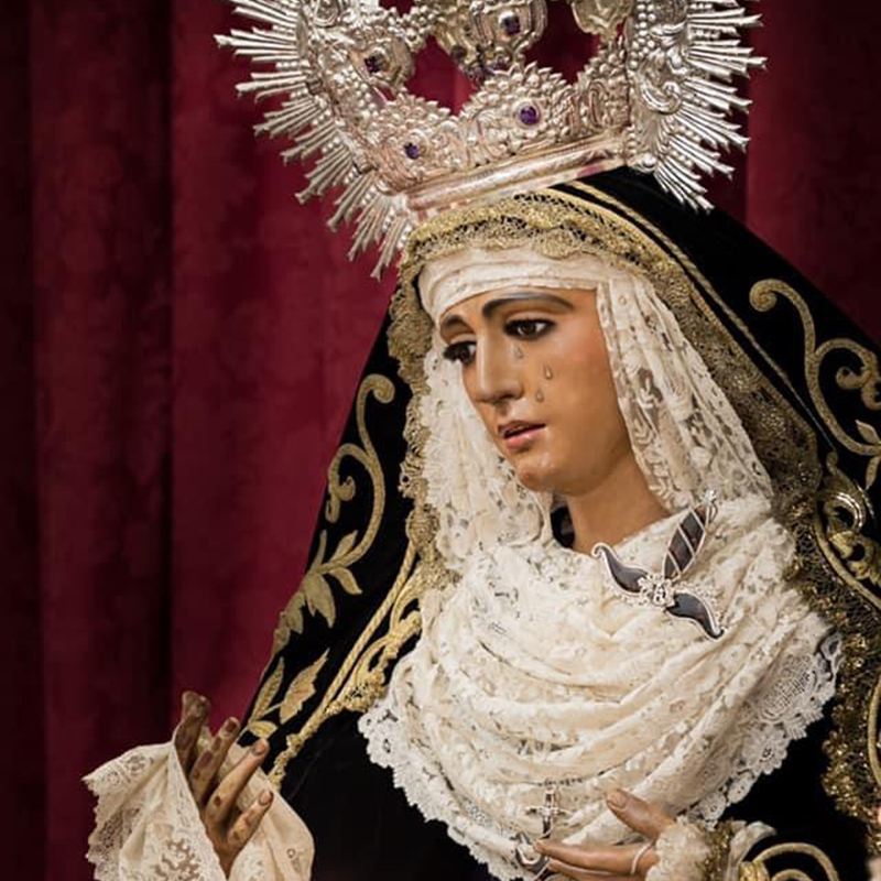 3Caidas_Triana's tweet photo. ⚫️ Tres Caídas de Triana lamenta profundamente el fallecimiento de la madre de nuestro querido compañero Daniel Yubero Recio.

Nuestra Banda quiere expresar sus condolencias y su cariño y afecto a todos sus familiares y seres queridos.

Descanse en Paz… 🌹