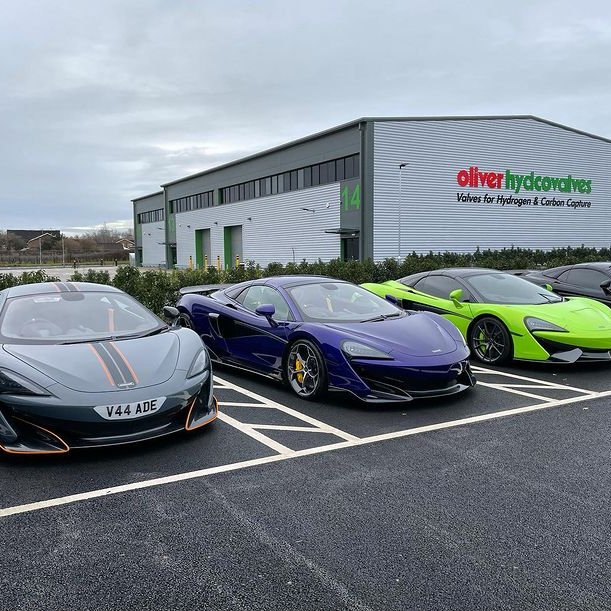 What's better than 1 Mclaren? How about 3? 😍Thanks to Ade for sharing this photo - take a guess which one is our favourite? 😉 ​We create shaped plates for the 12C all the way up to the Artura - take a look at our Mclaren page to see our range of shaped front and rear plates!