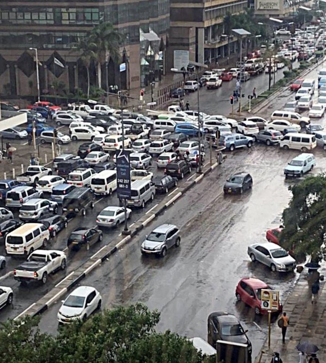 larry_moyo's tweet photo. Motorist: I will be there in 10 minutes

Harare traffic: https://t.co/VXoB2Jx5Y9