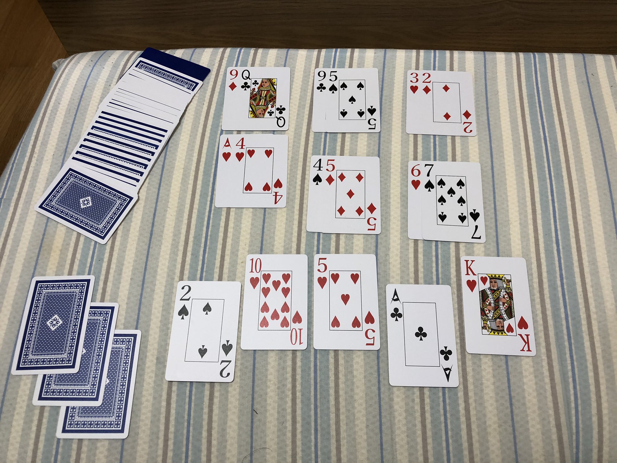 Earth Eurobeat Poker Xmas ちなみにこれジョーカーがなくて 代わりにカットカード がついてて間違いなくポーカーに適したトランプになってました Twitter
