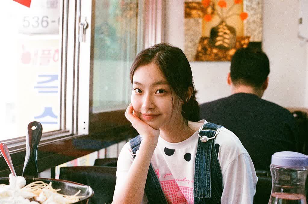 jnspresso's tweet photo. choi heejin as your date https://t.co/JYRN7DCfuj