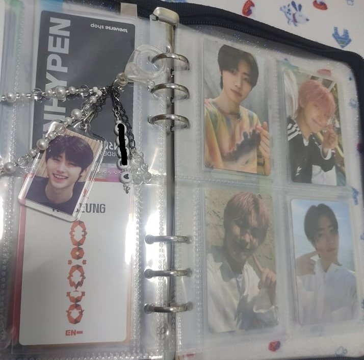 facetheshua's tweet photo. ꒰ #mailsforcin ꒱
╰┈➤ from @omgyunki
thank you for this cute keyring gift with my pen name, ate cal! 😭. hoon arrived safely huhu ampogi saur much. happy holidays p < 33 https://t.co/zvJkM9eOBa