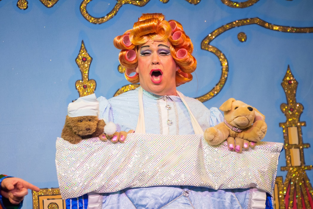 EBTheatres's tweet photo. Rise and Shine Martyn - 2 shows today! Read the @Eastbournenews interview with @martynknight15 here 👉 https://t.co/9nvdJZ4dHA
#eastbourne #eastbourneherald #panto #ebpanto #pantomime #christmas #traditionaltheatre #theatre https://t.co/MZ3drKAaOX
