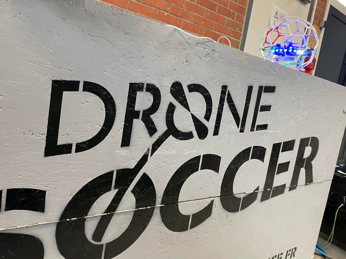 Pie_Ferrari's tweet image. 👨‍👩‍👧‍👦🕹Retour sur la journée « Vidéo Games en Famille » #Arras qui a permis de profiter de nombreux stands ludiques #RéalitéVirtuelle #DroneSoccer #Esport #Robotique #Retrogaming
✅L'accent a aussi été mis sur la #prévention pr informer les usagers des risques liés au #numérique
