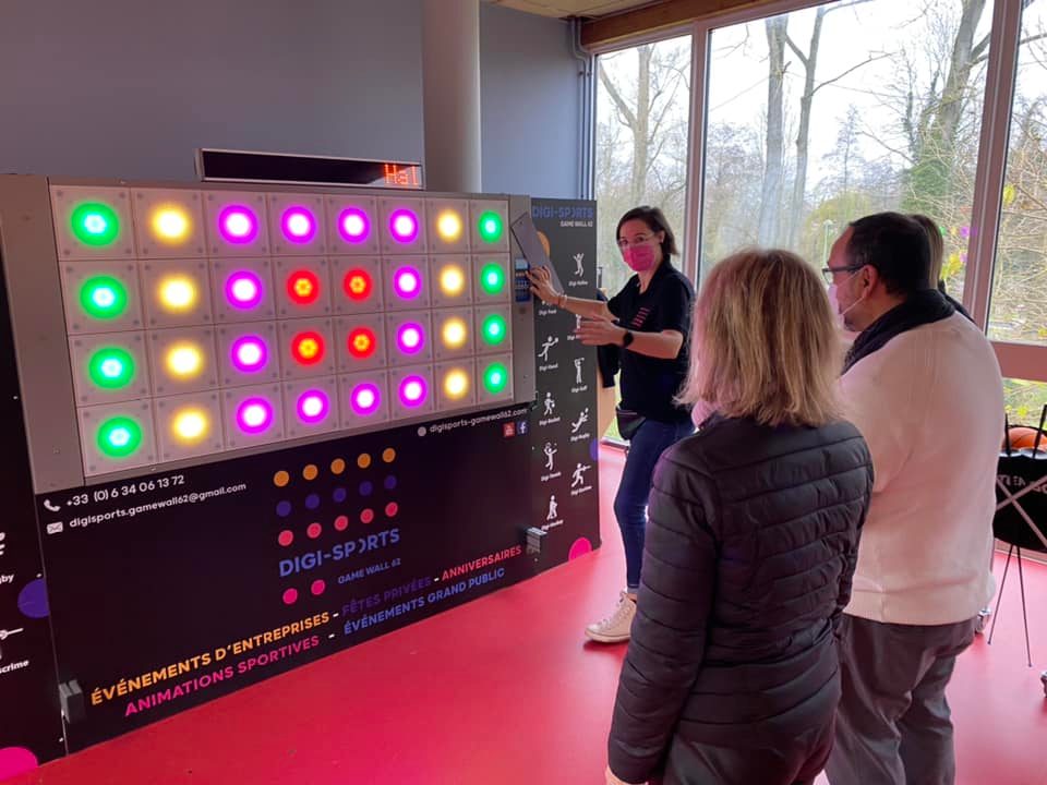 Pie_Ferrari's tweet image. 👨‍👩‍👧‍👦🕹Retour sur la journée « Vidéo Games en Famille » #Arras qui a permis de profiter de nombreux stands ludiques #RéalitéVirtuelle #DroneSoccer #Esport #Robotique #Retrogaming
✅L'accent a aussi été mis sur la #prévention pr informer les usagers des risques liés au #numérique