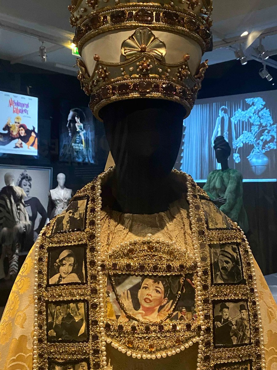 cinemathequefr's tweet photo. Qui a porté ce costume et dans quel film ?

Des pièces iconiques à retrouver dans l'expo #CineMode par Jean Paul Gaultier jusqu'au 16/01
👉 https://t.co/EhZnlXgnuW https://t.co/UKRdVvC5Uh