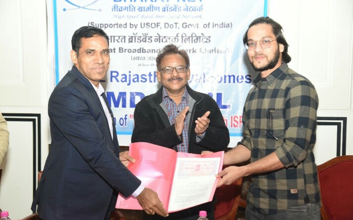 MOUs were exchanged in the presence of <a href="/cmdbbnl/">CMDBBNL</a> with two leading ISPs of #Rajasthan, <a href="/SpiderLinkIndia/">Spiderlink Networks Pvt Ltd</a> and <a href="/ISParrowCare/">ISParrow Care</a> for providing broadband services in rural and remote areas of the State using #BharatNet under a Revenue Sharing agreement. #BBNL