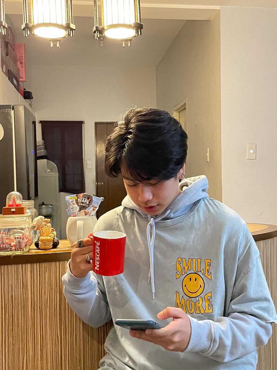 Setricksilvest4's tweet photo. Grabe! Super in love with the New Nescafe Creamy white. Sobrang worth to try lalo na't perfect yung blend ng taste. I will definitely have this every day. New fave! #SwitchToNescafeCreamyWhite. https://t.co/tQR2LzjsfX