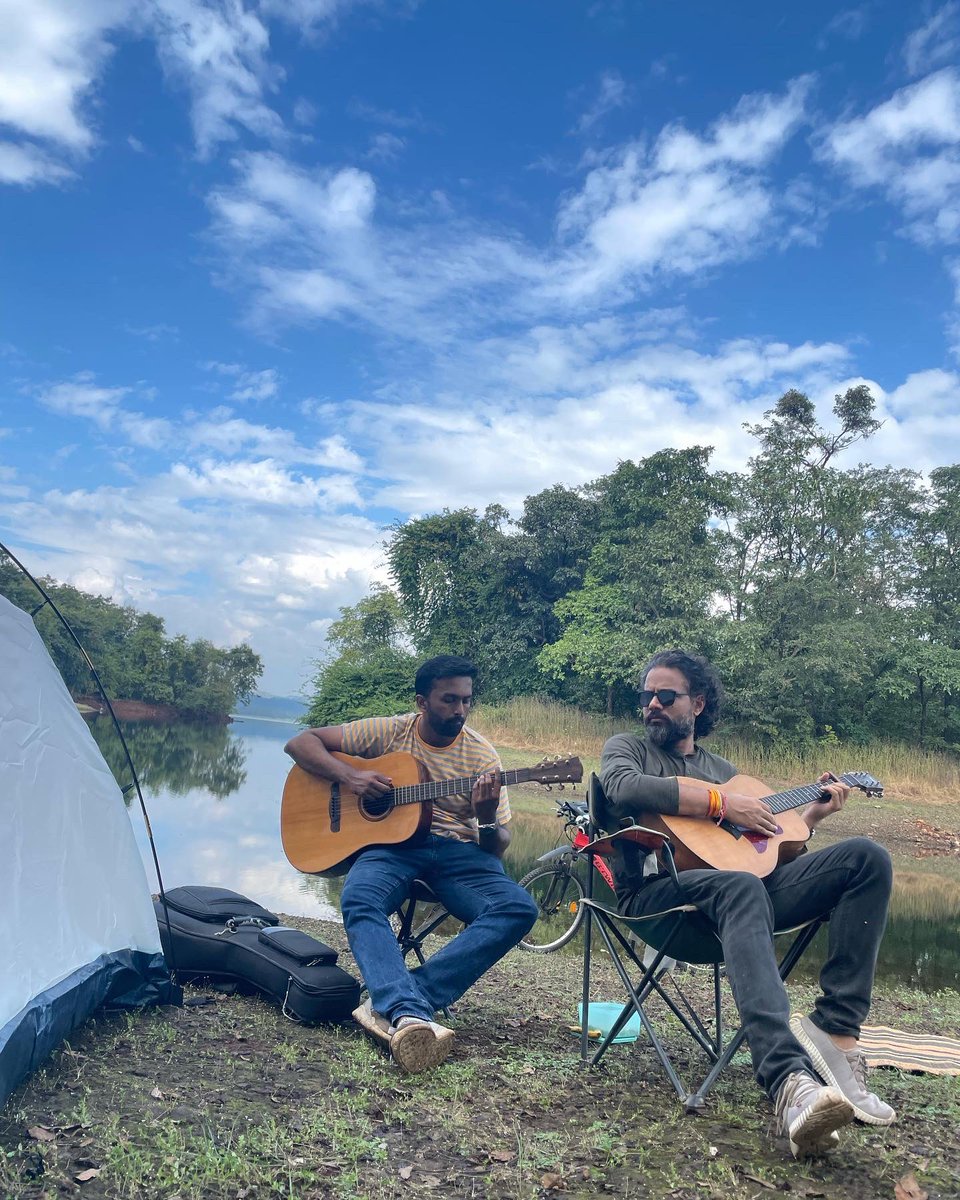 LiveVcp's tweet photo. Killing boredom, stuck in bed, exploring photo gallery, blast from last month. With @AmiMishra14 @sidpaul22 @filmervishal #tansalake https://t.co/1AMRLoDCji