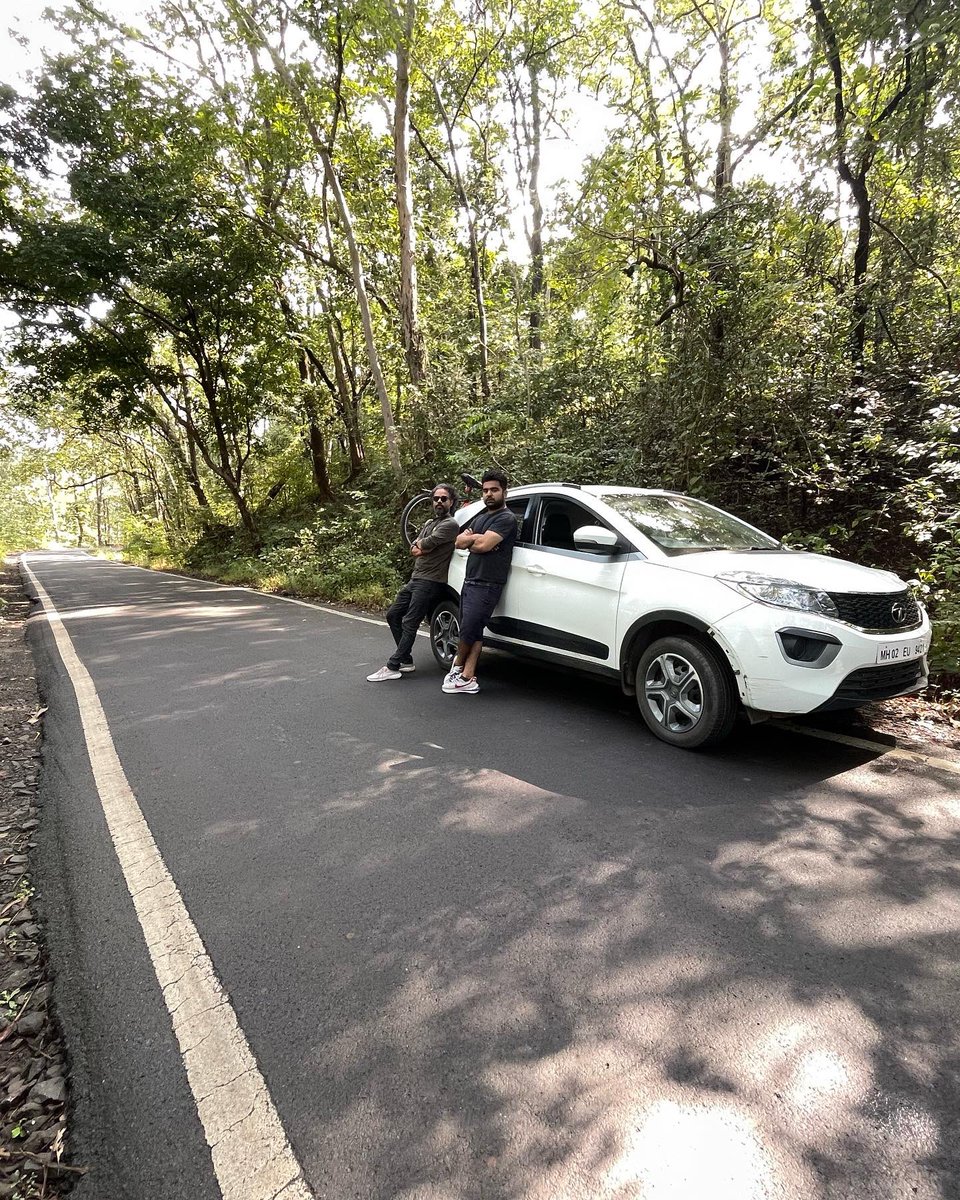 LiveVcp's tweet photo. Killing boredom, stuck in bed, exploring photo gallery, blast from last month. With @AmiMishra14 @sidpaul22 @filmervishal #tansalake https://t.co/1AMRLoDCji