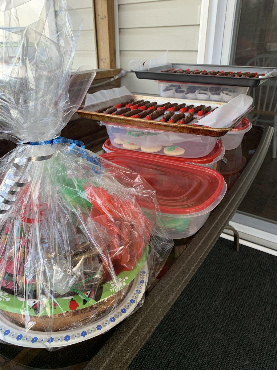 TimJWalkerPEI's tweet photo. Walkers Friends and Family: #membershiphasitsprivileges (Batch 3 & 4 of Chocolate-dipped @twizzlers ) #accountantswhobake #christmasbaking #keepyourhandsoff Lynn! https://t.co/3dYEnhhKIQ