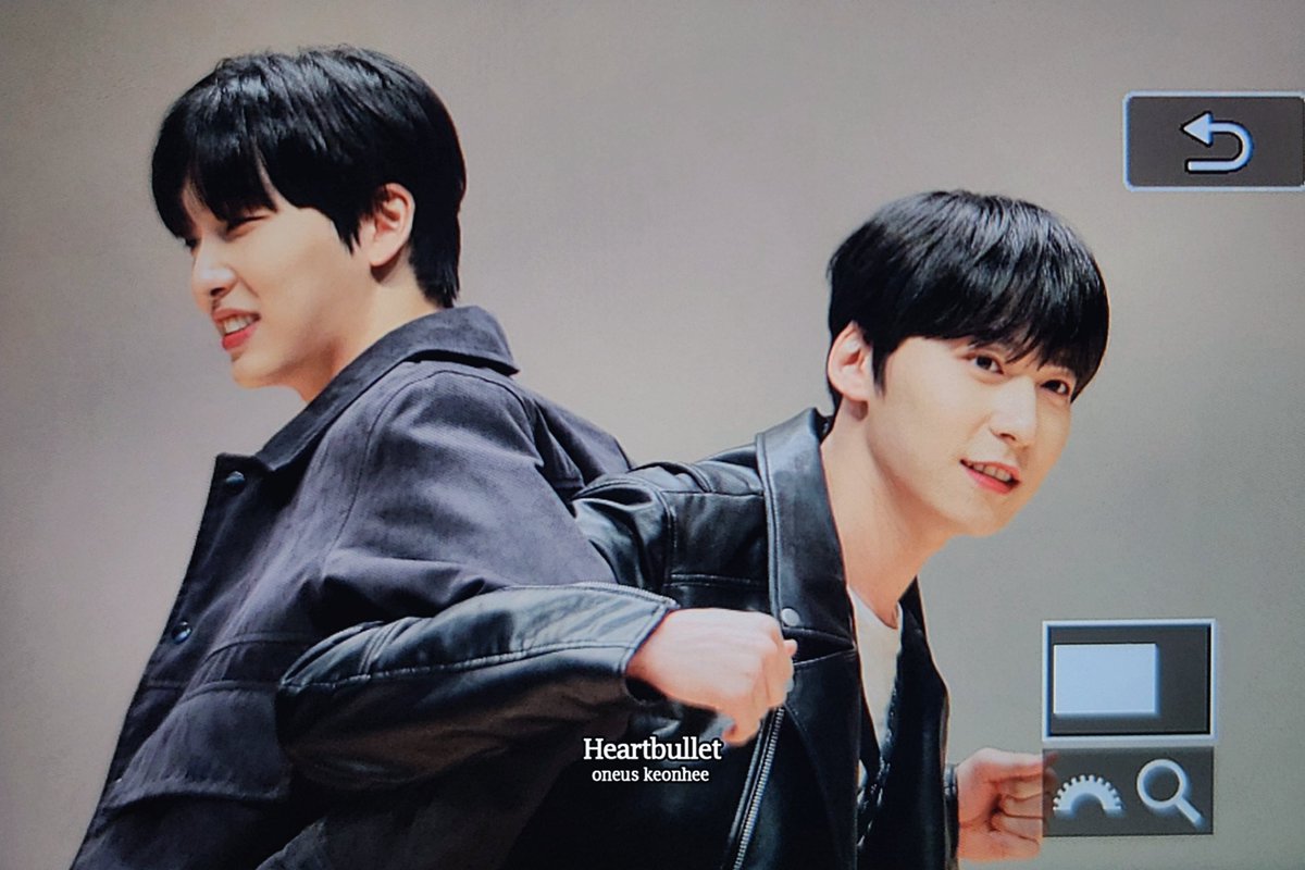 211221 팬싸 프리뷰 42좋은 룸메즈..👍
#원어스 #ONEUS #건희 #KEONHEE