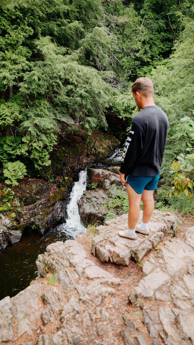 nicsagodic's tweet photo. a few moments from this past summer 🌊🌲 https://t.co/yrgCFBfyAN