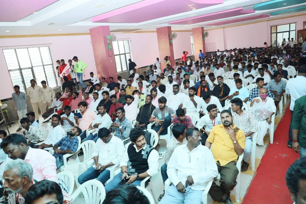 JanaSenaParty's tweet photo. కర్నూలు జిల్లా క్రియాశీలక కార్యకర్తలతో శ్రీ నాదెండ్ల మనోహర్ గారి సమావేశం

Video Link: https://t.co/Basy0LjvEF https://t.co/Duioxnn5Qy