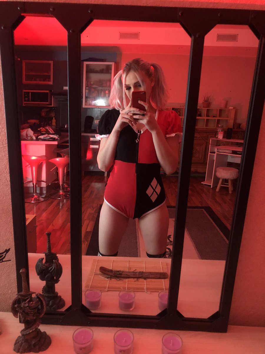 cestleste1's tweet photo. Un peu absente mais bientôt de retour ! 

#cam4 @cestleste1 https://t.co/TNPc6JskZX
