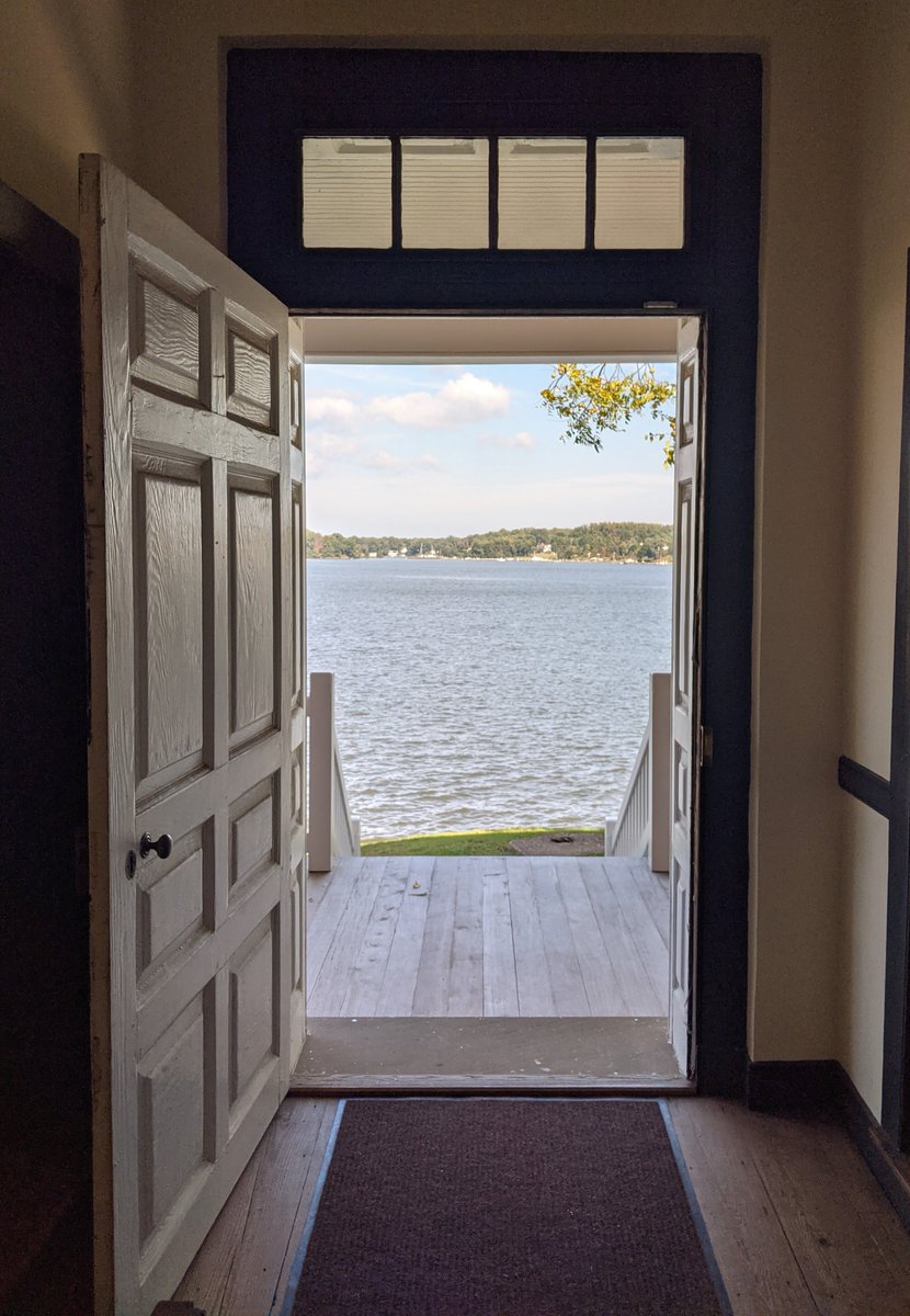 lsilberman's tweet photo. @_CatLane_ Besides writing, I'm passionate about my family, drawing/painting, and working for Historic London Town and Gardens (Edgewater, MD). This is a view from our c.1760 building to the South River. Very grateful :) https://t.co/uxmWLgSlao