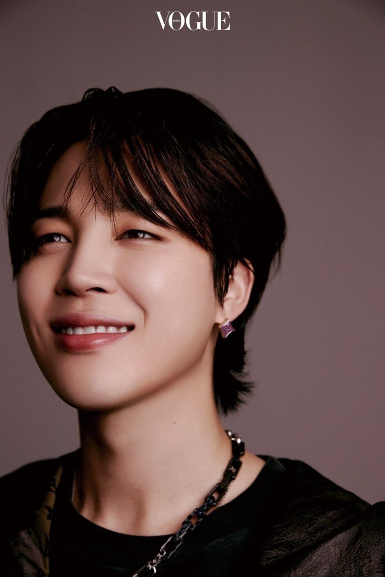 vminiecats's tweet photo. [📝] Traducción completa al español de la entrevista de #JIMIN para Vogue Korea. 

•Las cosas que alegran a Jimin, quien es inolvidable una vez visto y oído." | @BTS_twt https://t.co/cHOFW6eb1Y