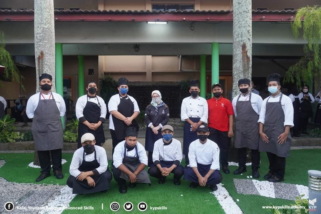 YPSkills's tweet photo. KYPSKILLS MEMASAK BERSAMA 𝗞𝗗𝗬𝗠𝗠 𝗧𝗨𝗔𝗡𝗞𝗨 𝗣𝗘𝗥𝗠𝗔𝗜𝗦𝗨𝗥𝗜 𝗔𝗚𝗢𝗡𝗚✨✨.
.
21 DISEMBER 2021 ✨ https://t.co/NVQe5Z4th8