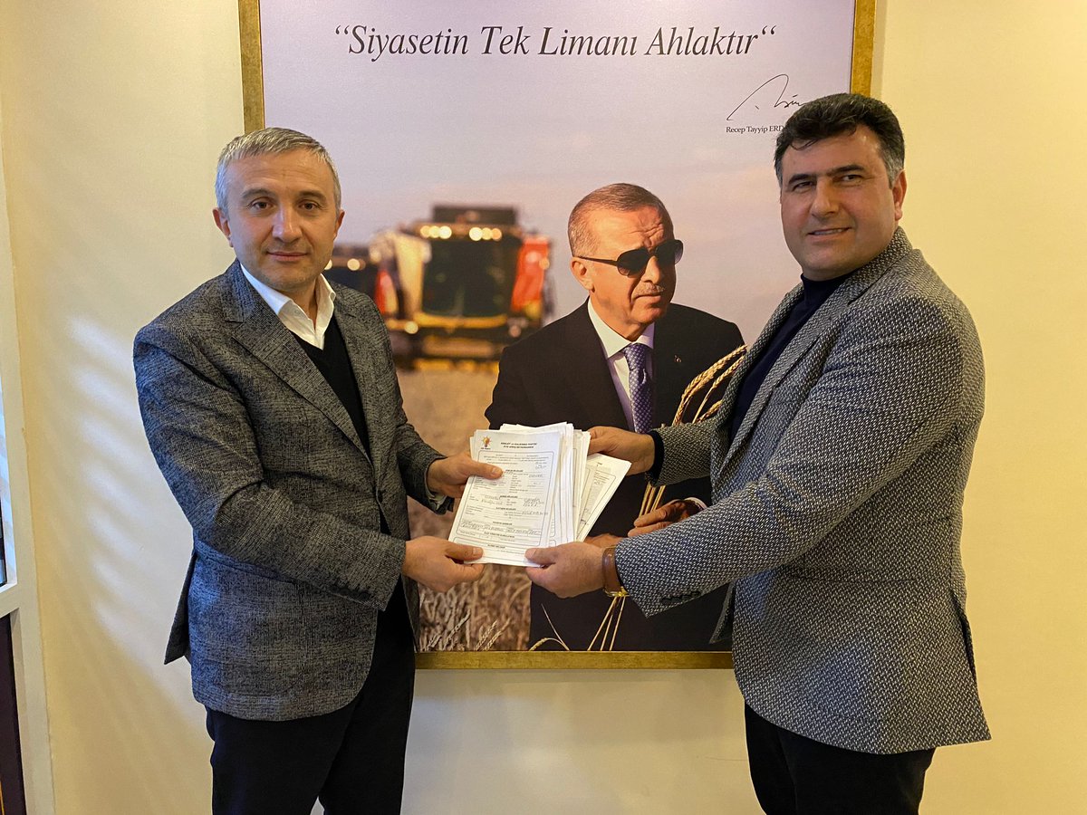 #180BinGönül180BinSelam ile AK Parti ailemiz büyüyor. 

Mahalle Başkanımız Mehmet Nuri Karatekin'den üye formlarını teslim aldık. Hayırlı olsun.

2023'e yürüyoruz..

#SevdamızÇekmeköy
<a href="/osmannnurika/">Osman Nuri Kabaktepe</a> <a href="/KaratekinNuri/">M.Nuri KARATEKİN</a>