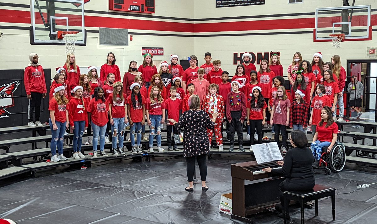amy_panfalone's tweet photo. Wonderful performances by Ridge and West Choirs! @LakotaRidgeJR #wearelakota @LRjschoirteach https://t.co/Exg5f4DdFD