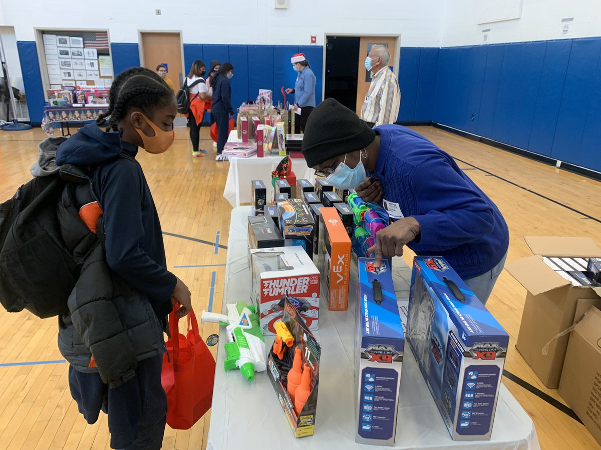CRI_IncCT's tweet photo. We are so excited to share the holiday joy with #MilnerMiddleSchool, Horace Bushnell Senior Center and community First School - Over 500 toys were provided from #toys4tots!

Major thank you to everyone especially our Work Ready Team for all their hard work! ❤️ https://t.co/MoThqENxYg