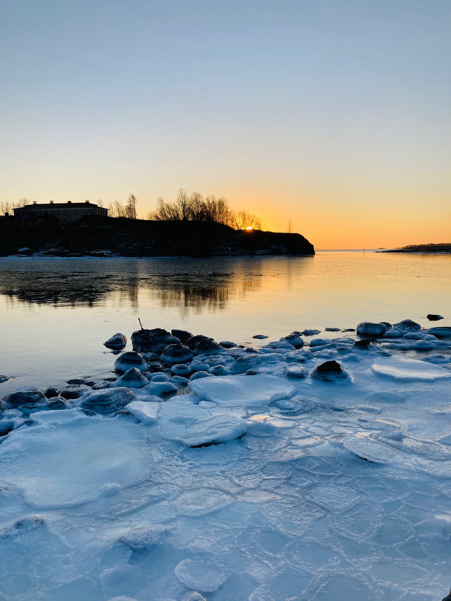 RT @FrimanScience: Beautiful but cold day in Helsinki (-11 C & windy). https://t.co/Vx1X42SvTi