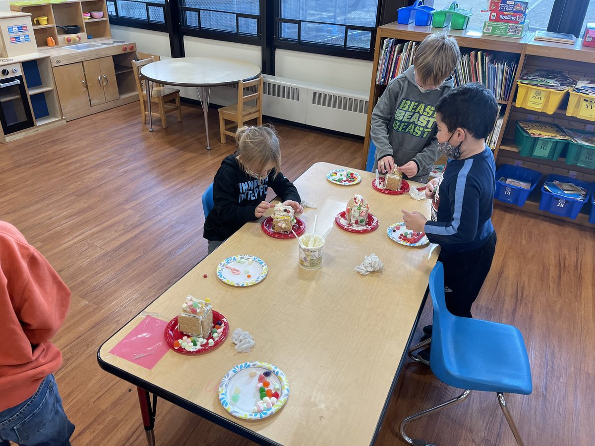 KellyStroeing's tweet photo. Creativity, student choice, and excitement as kindergartners in Ms. M’s class build amazing gingerbread houses @RPS535 #GIP2021 https://t.co/e6lqjvNdVy
