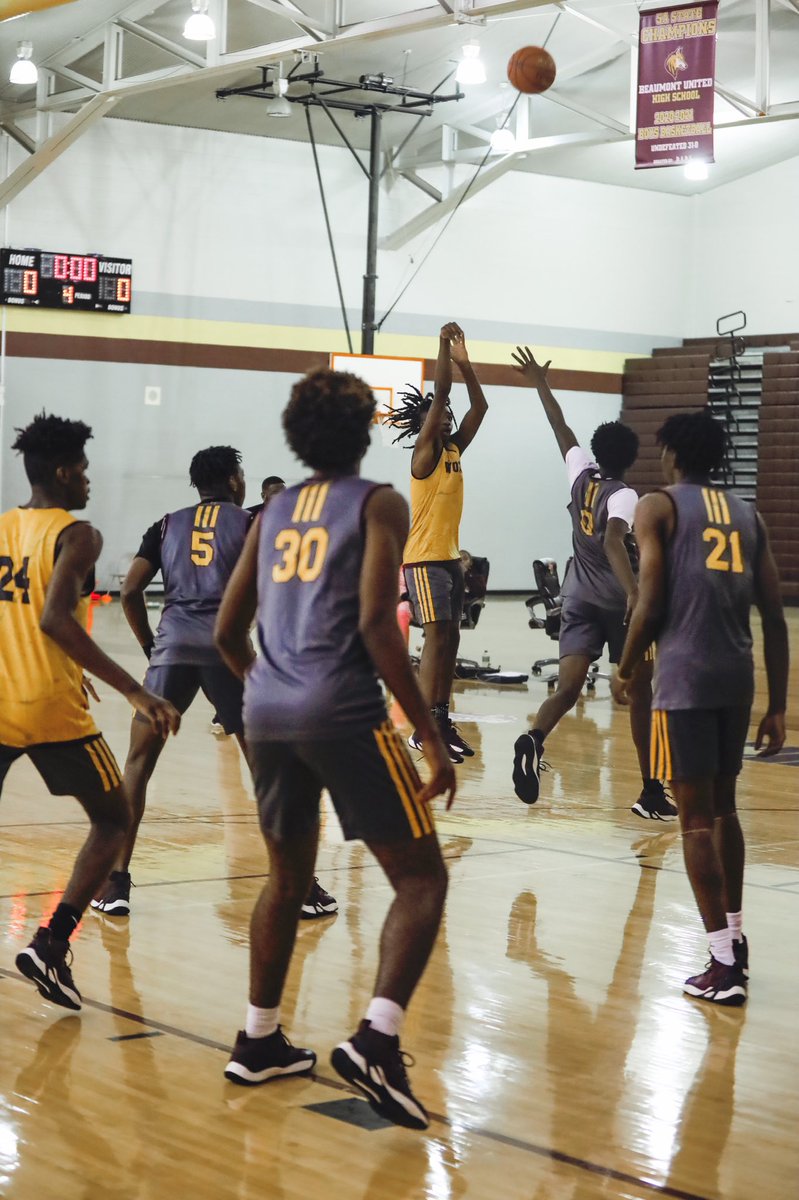 BUBasketball2's tweet image. District starts today! Come See us in action against Crosby tonight or tune in on TexanLive! 7pm @CrosbyHoops 

#LockedIn #Grinding #RunThatBack #X2 #TalentIsntEnough #RankingsMeanNothing #ChessNotCheckers #0-0 🎯🎯🎯🎯🎯s #EmbraceIt #Mentality #DIFFERENT 🐺🏀🐺🏀🐺🏀