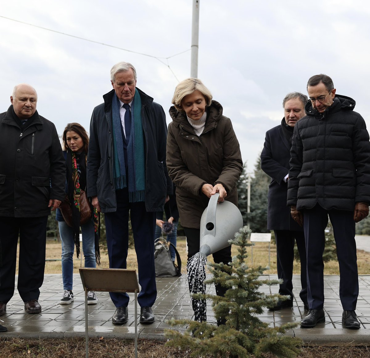 À Erevan, <a href="/vpecresse/">Valérie Pécresse</a> est venue ce matin rendre hommage aux victimes du genocide arménien avec <a href="/BrunoRetailleau/">Bruno Retailleau</a> et <a href="/MichelBarnier/">Michel Barnier</a>. #Arménie 🇦🇲