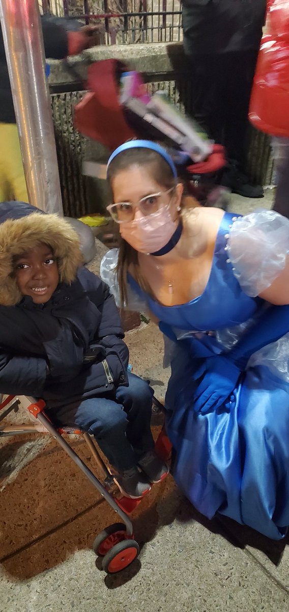 SenatorPersaud's tweet photo. Thanks you .@NYPDCommAffairs for spreading joy to communities across NYC but especially in SD-19.
The children were excited to meet the super heroes/heroines and receive an abundance of toys.
#SD19
#PoliceCommunityRelations
#toydistribution
#holidaycheer https://t.co/rxSGhIZ52F