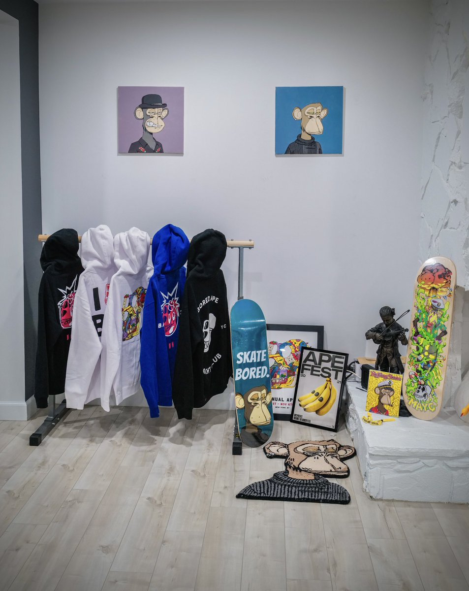 What have I become?? 😅😂
…wasn’t able to get a basketball 🏀 or any hats 😭🥲 <a href="/BoredApeYC/">Bored Ape Yacht Club 🍌</a>