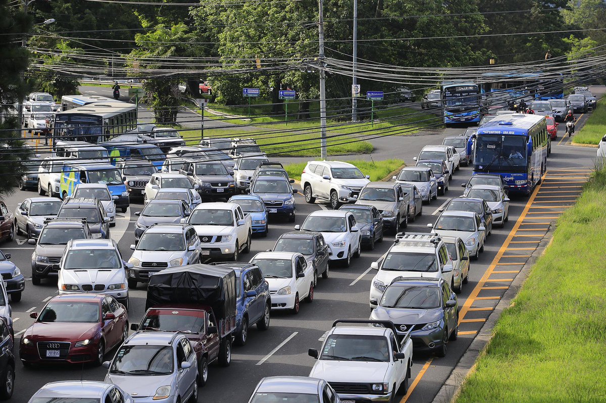 nosoygabriel_'s tweet photo. “Porque Uber está tan caro?????” 
Costa Rica estos días: https://t.co/iy7W9LpIx6