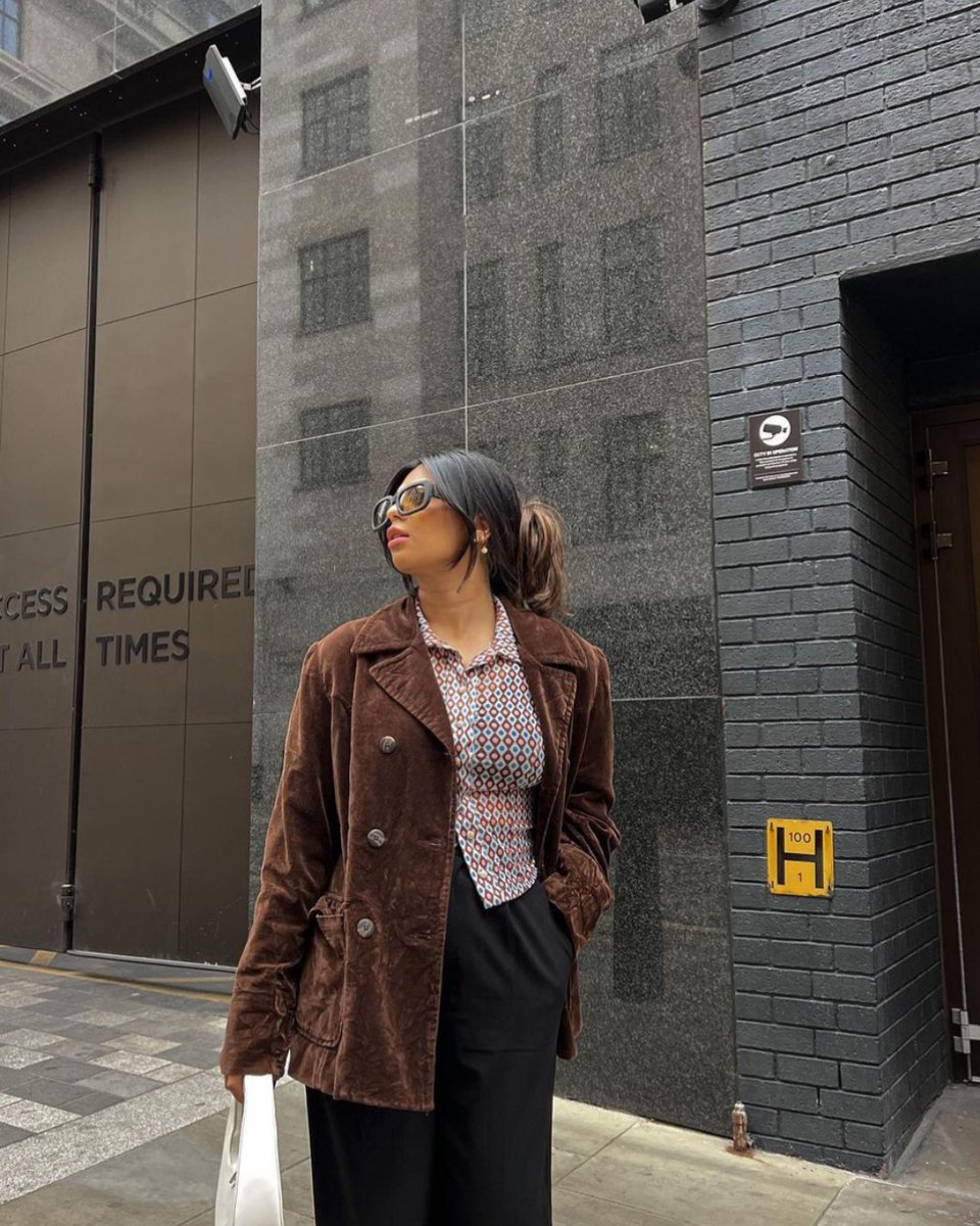 Rokit (@rokitvintage) on Twitter photo Sweet like chocolate 🍫
<a href="/anigodhaniya/">Ani Godhaniya</a> wears a brown suede blazer from us ✨
#rokitvintage #circularfashion #customerfits Sweet like chocolate 🍫
<a href="/anigodhaniya/">Ani Godhaniya</a> wears a brown suede blazer from us ✨
#rokitvintage #circularfashion #customerfits