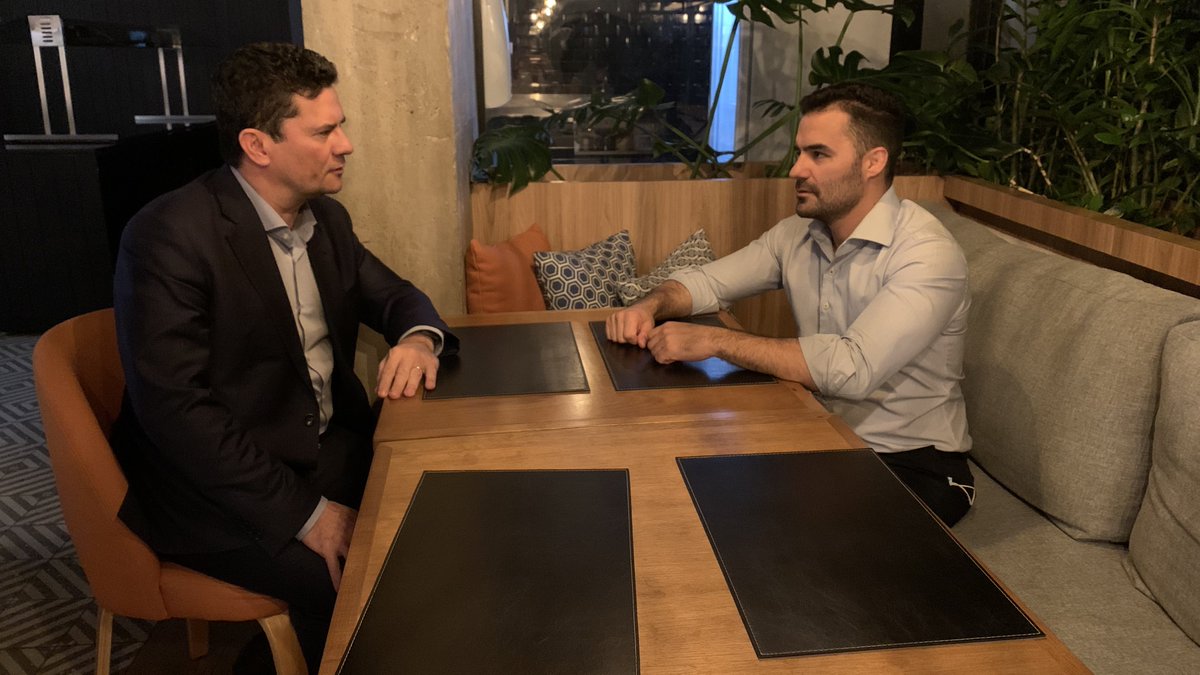 SF_Moro's tweet photo. Encontrei Arthur do Val (@arthurmoledoval). Eleito deputado estadual em 2018, ele tem se destacado na Assembleia. Estaremos juntos pelo Brasil e por São Paulo no próximo ano. O Brasil precisará da sua locomotiva econômica para sairmos do atoleiro que nos encontramos. https://t.co/TPCcz1gEFY