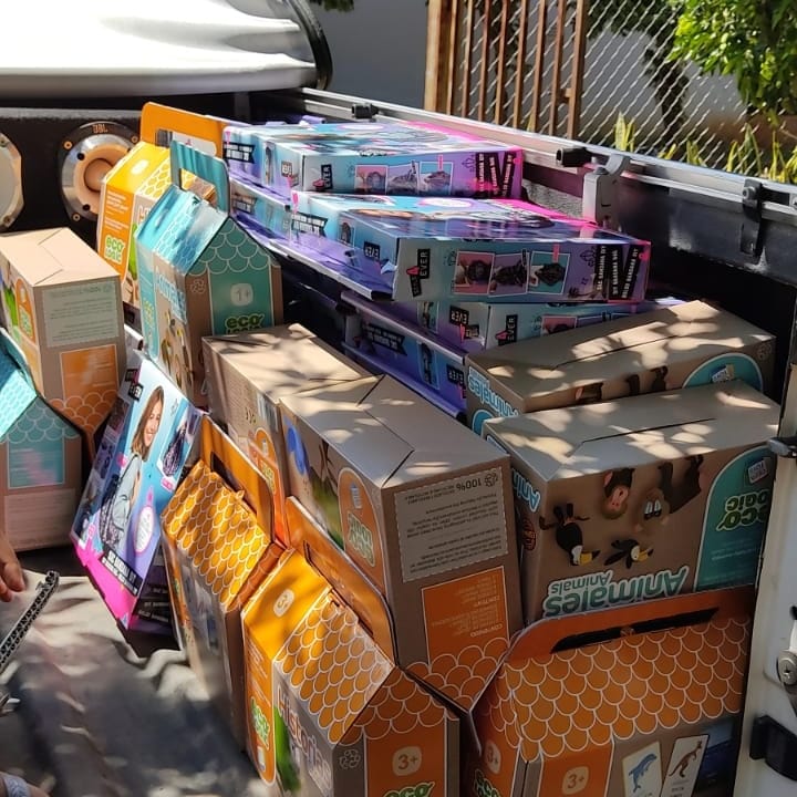 DrPayaSonrisaPy's tweet photo. Van llegando los regalos de corazón para nuestros niños 🎁🇵🇾
Este año queremos volver a hacer una maratón de Sonrisas en los hospitales del país por estas Fiestas ❤️🎄🎉

𝑷𝒂𝒓𝒂𝒈𝒖𝒂𝒚𝒊𝒔𝒂𝒏𝒅𝒐 𝑪𝒐𝒓𝒂𝒛𝒐𝒏𝒆𝒔 𝒄𝒐𝒏 𝑺𝒐𝒏𝒓𝒊𝒔𝒂𝒔😂🇵🇾 https://t.co/aa6K4xbSnF