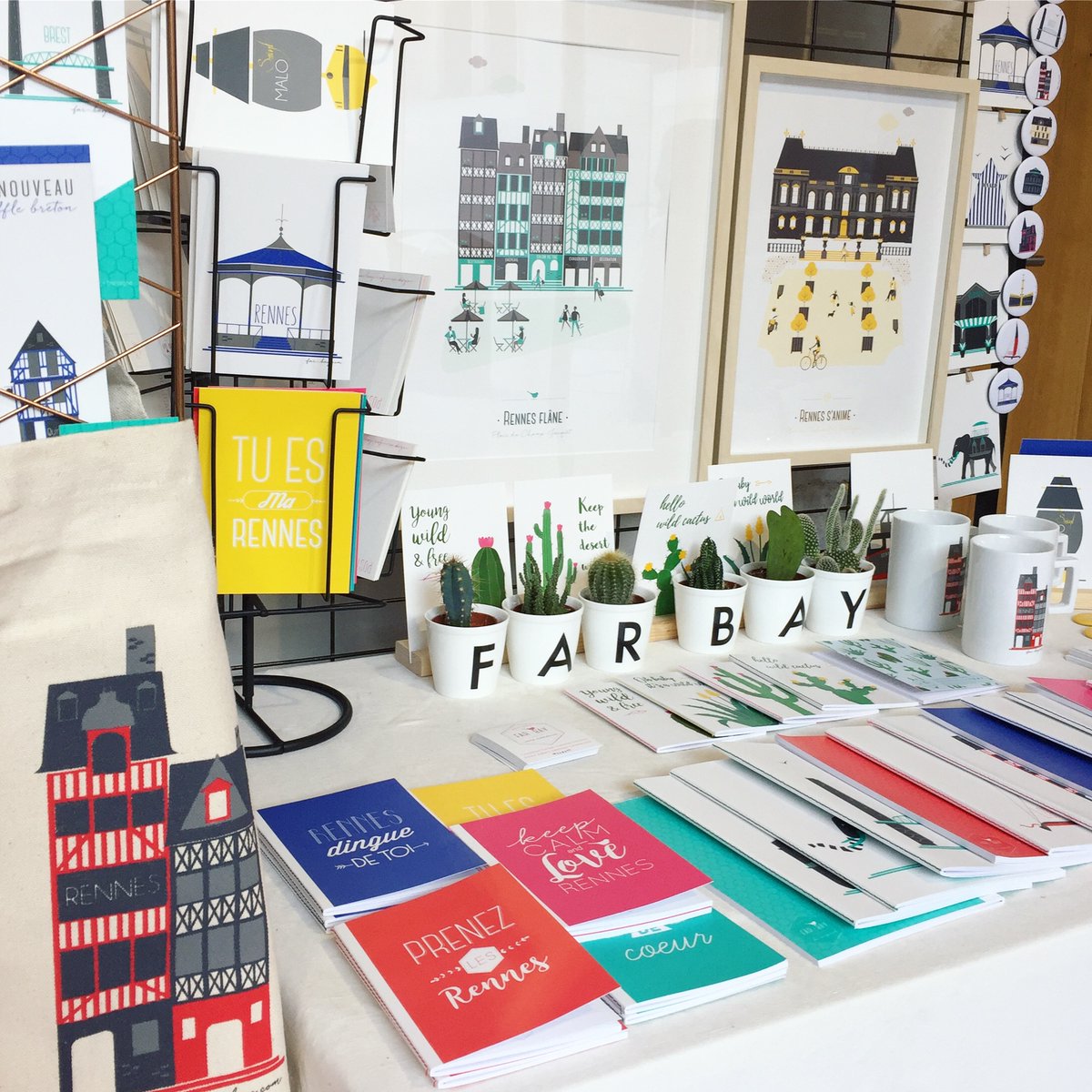 farbay_editions's tweet photo. Far bay au Brunch des Créateurs ! 🌈

Pour la 3ème année, nous avons été présentes pour vous faire découvrir notre collection d'objets identitaires bretons contemporains, déclinée sur de la papeterie, du textile, de la porcelaine, des affiches, des magnets... 
Merci 🎨 https://t.co/s3NeV3lBu8