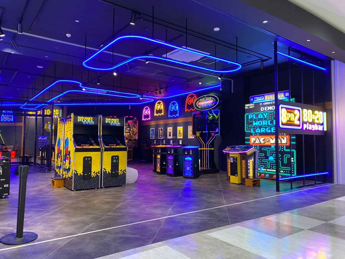 パックマン公式 Jp イオンモール Nagoya Noritake Garden 80 Playbar ご紹介 80年代から年代のアソビの歴史 進化を感じながら遊べるゲームセンターエリアです クラシックなアーケードゲームも楽しめます パックマン のネオン装飾で彩